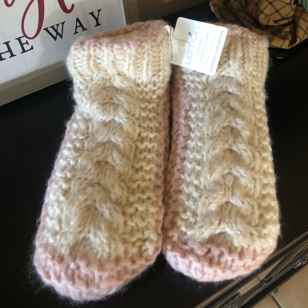 NWT Lemon cozy hand knitted slippers. Sherpa inside